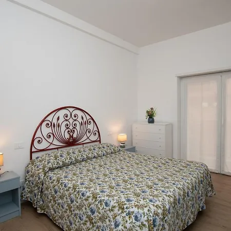 Apartamento Di 65 Mq. A 50 Metri Dal Mare *